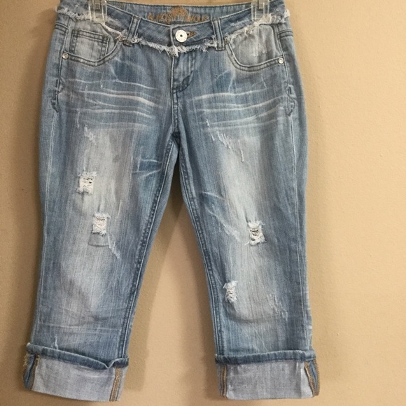 Vintage light Blue Washed Almost Famous Distressed Capri Size 26 - Picture 6 of 12